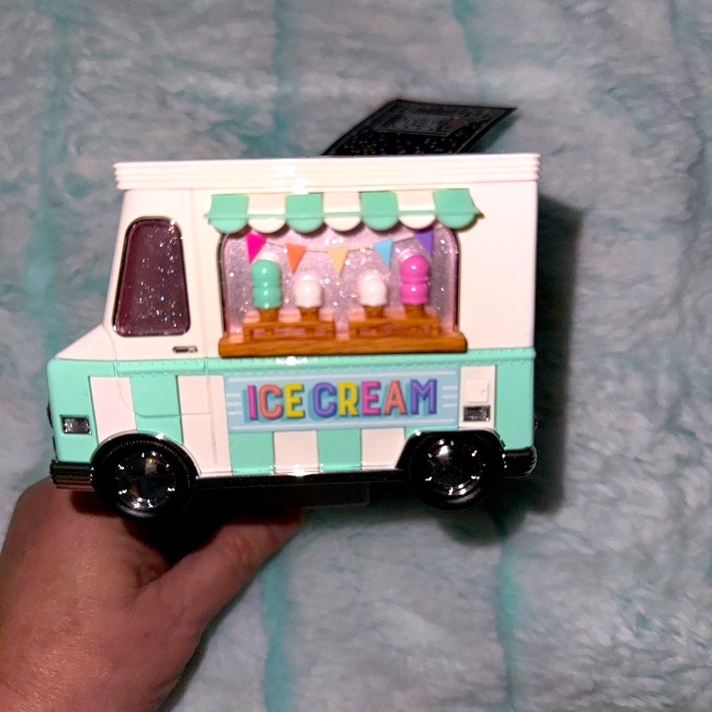 Bath and body Body Worksks Ice cream truck plug in  NWT